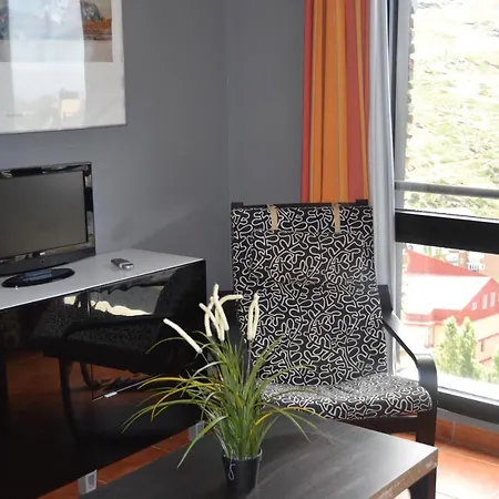 Apartamento Cmodo En Edificio Monte Oiz Apartment *